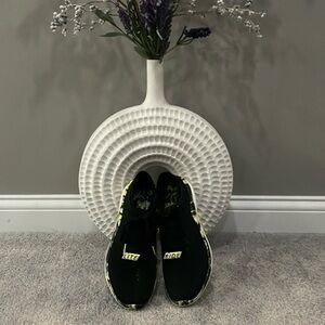 NWOB Men’s crocs. Lite Ride. Marbled pattern. Size 8.